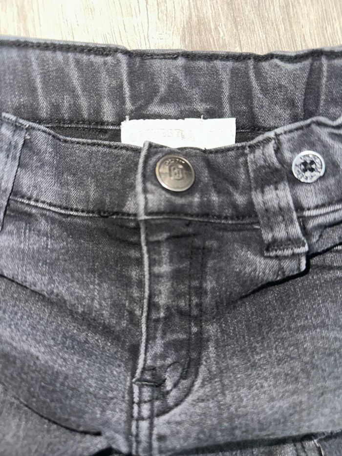 Jeans et t-shirt - photo numéro 3