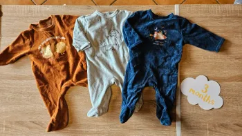 Lot pyjamas kiabi 3 mois