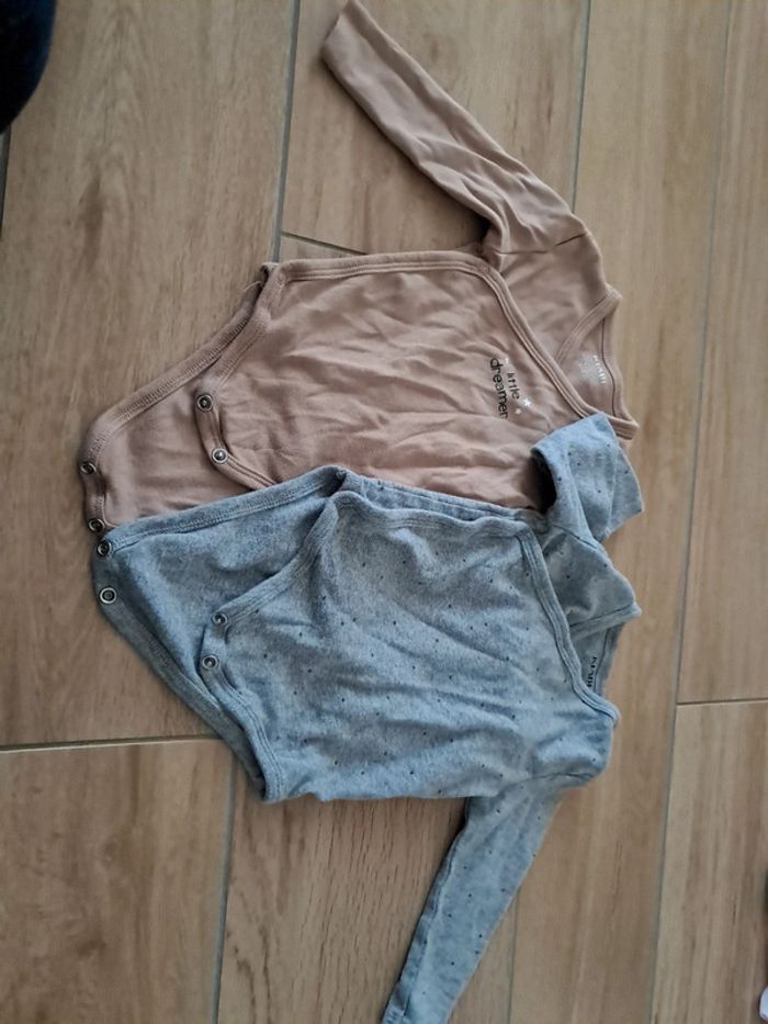 Lot de 2 bodys kiabi 12 mois - photo numéro 2