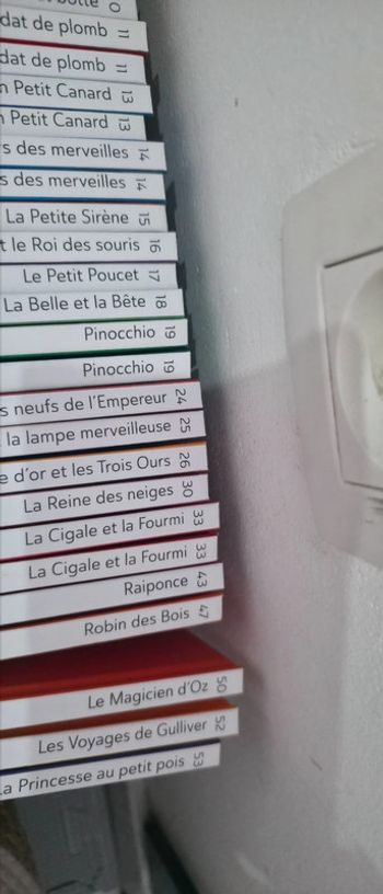 Audiocontes hachette 5€ l'unité. 15 25€ l'enceinte
