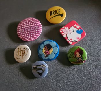 7 badges. Broches. Harry Potter,  brice, etc...