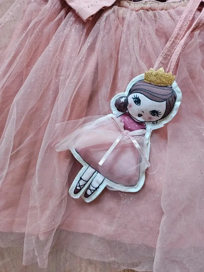 Robe manches longue et petit sac princesse c&a 6 ans - photo numéro 5