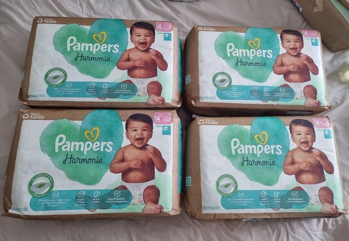 144 couches pampers harmonie T4
