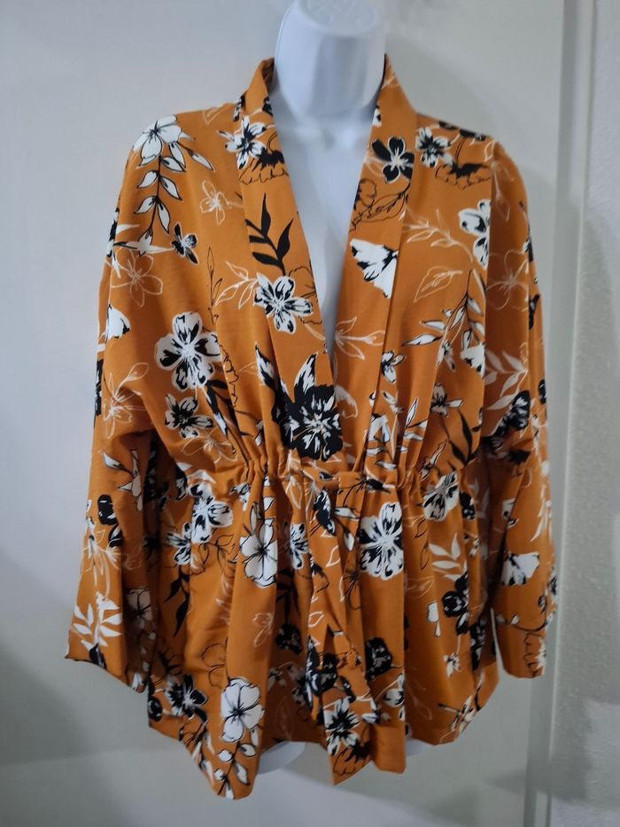 Kimono veste légère taille 36 rn très non état