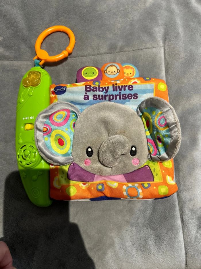 Livre tissu sonore Baby livre a surprise