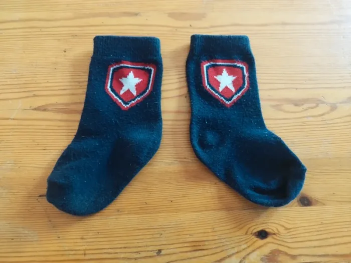 Chaussettes bleu et rouge - photo numéro 3