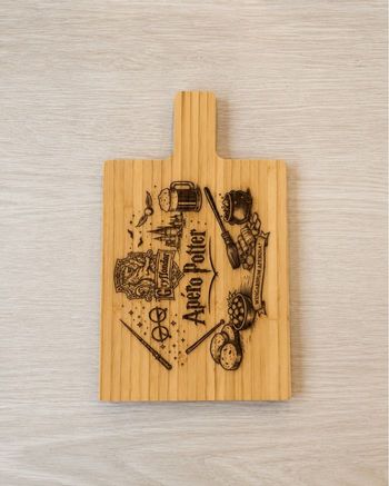 Planche apéritive Harry Potter en bambou – Apéro Potter gravée avec manche