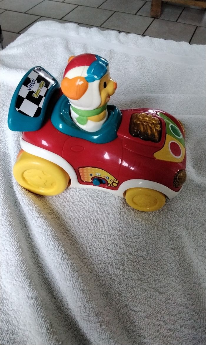 Voiture  musical  ,parlante  ,baby  rallye  ,Vtech  ,vers  12 mois - photo numéro 2