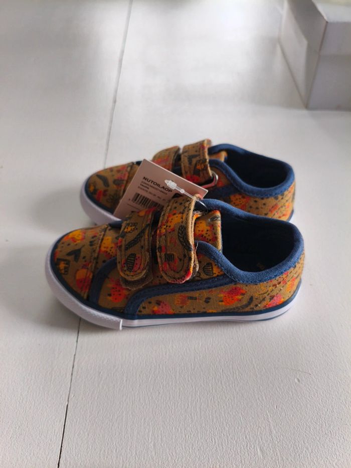 Chaussures taille 23 - photo numéro 2