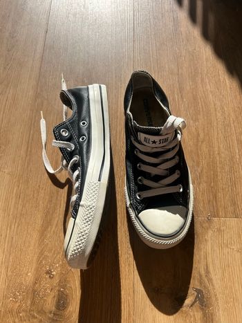 Converses noir et blanche all star taille 40