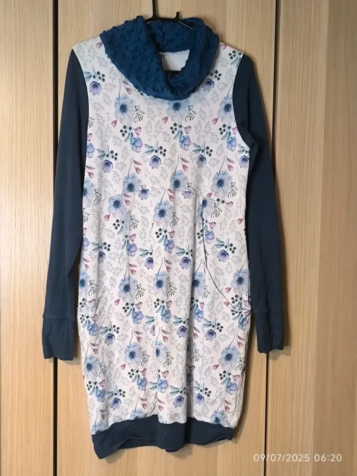 Robe bleu fleurie (L 40/42)