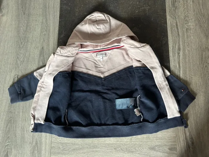 Pull / sweat zippé à capuche - photo numéro 2