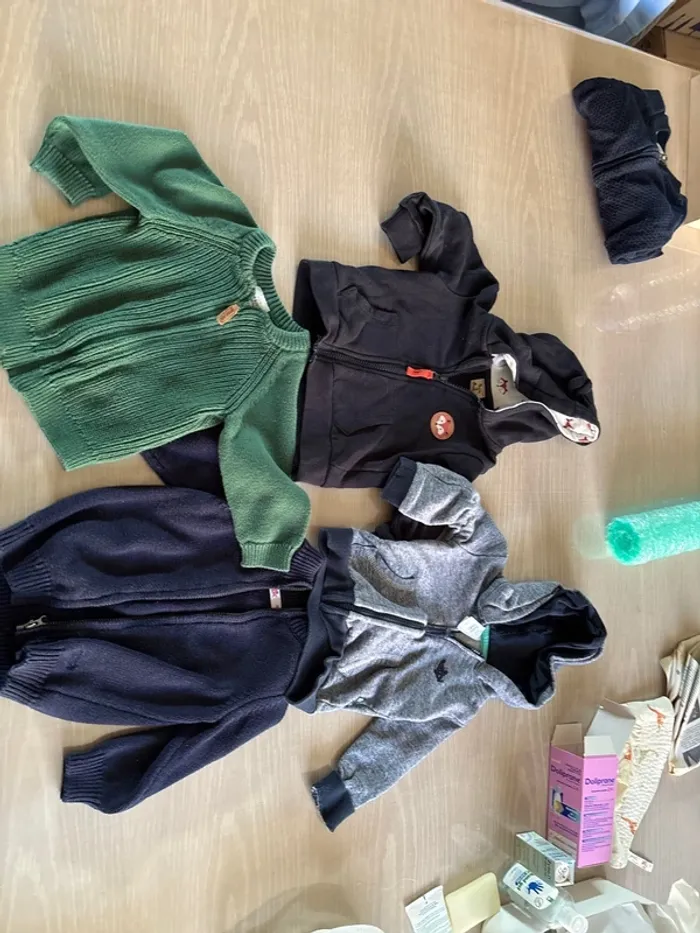 Lot de 4 vestes gilets 12 mois