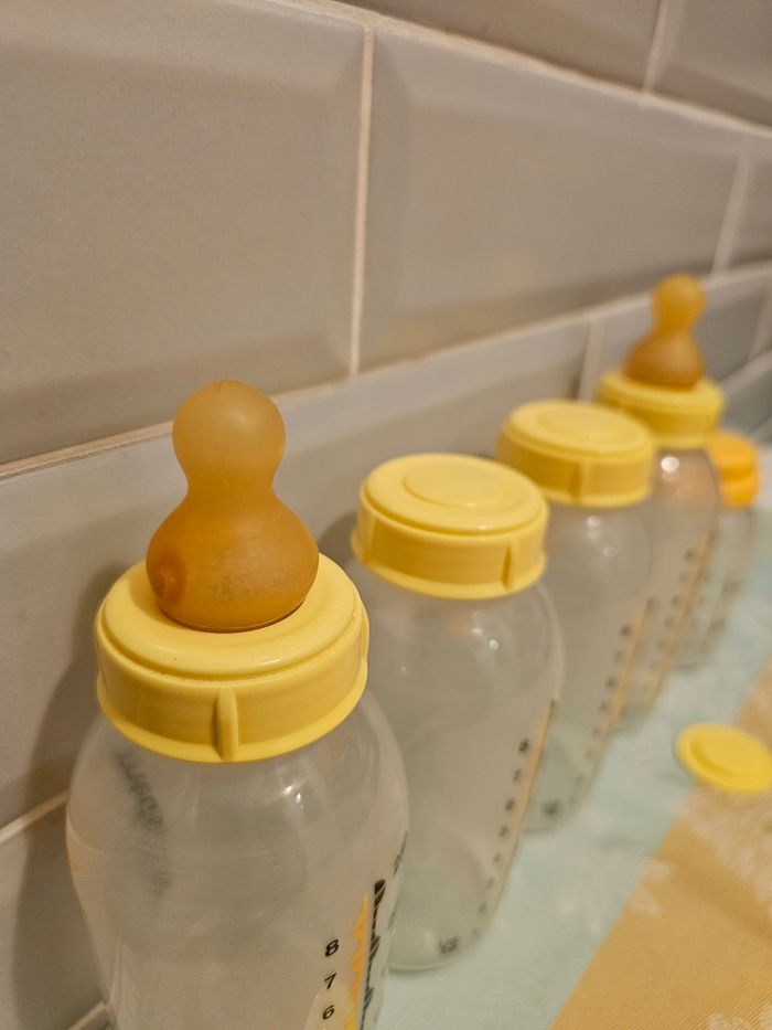 Lot biberons Medela - photo numéro 4