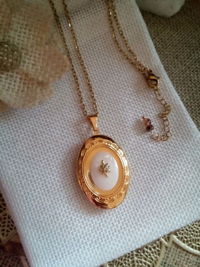 Collier médaillon ouvrable en n'acre naturelle