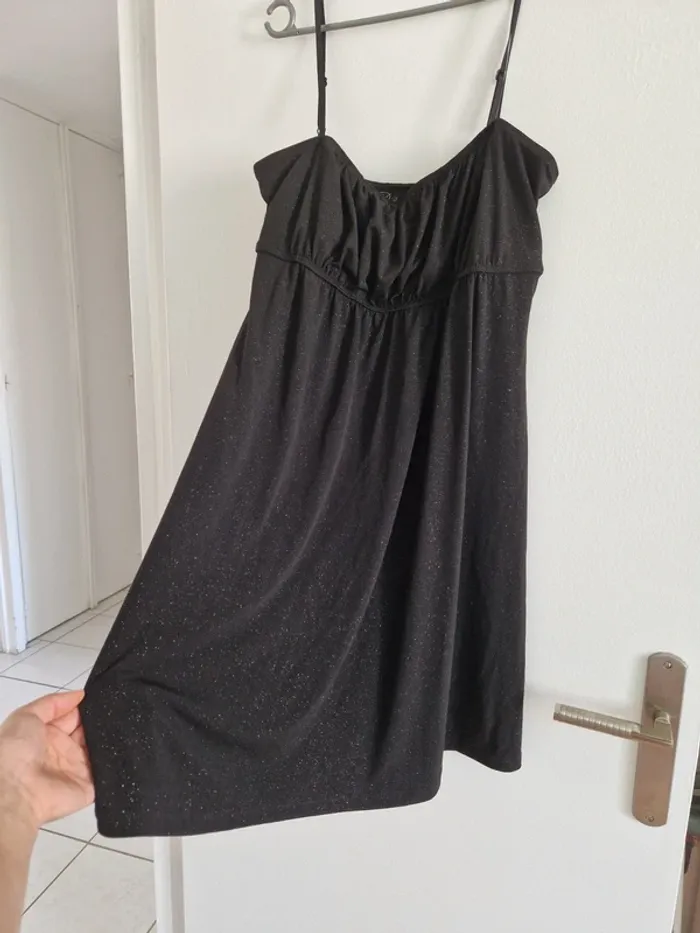 Robe noire - photo numéro 2