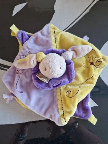 Peluche Baby'nat collection Noeud doudou plat lapin violet jaune