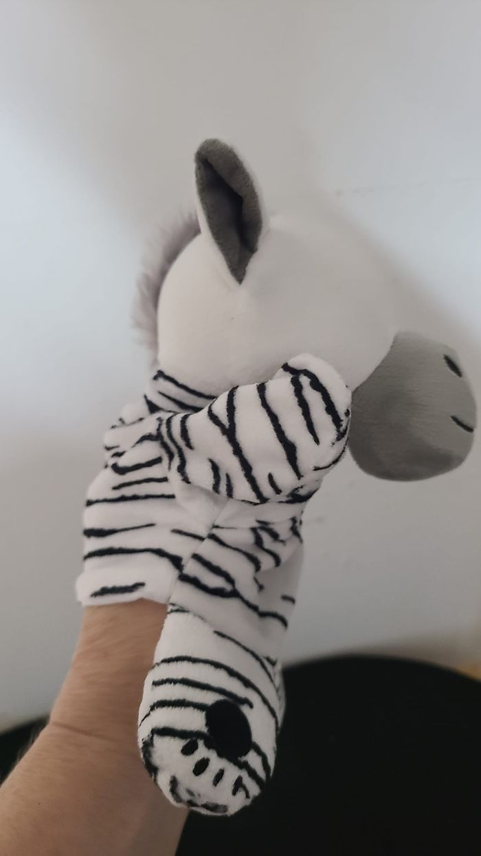 Doudou marionnette Zèbre noir blanc MAISONS DU MONDE - photo numéro 3