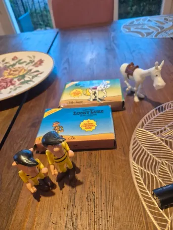 Lot figurines gum trésor vintage lucky luke