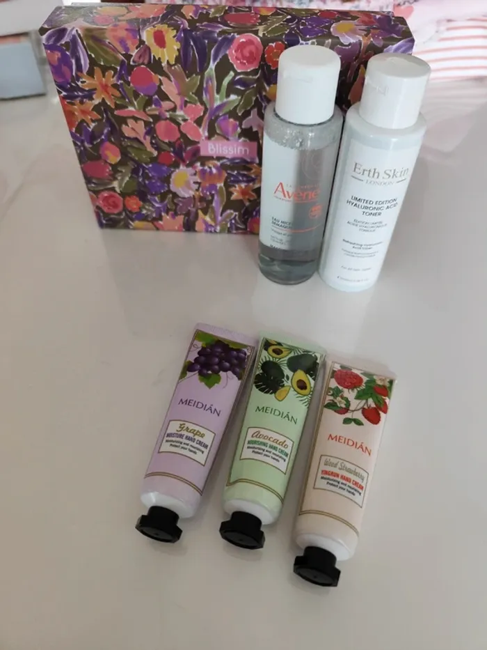 Eau micellaire et crèmes neuves