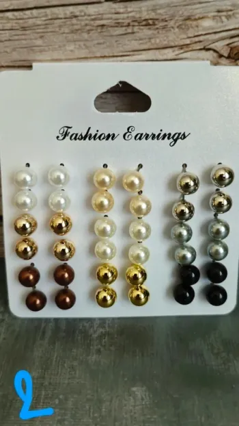 Lot de 18 paire de boucles d'oreilles