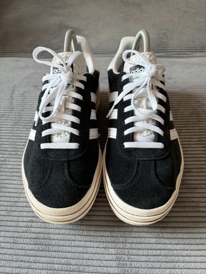 Chaussures adidas gazelle bold blanches et noires / taille 38 - photo numéro 2