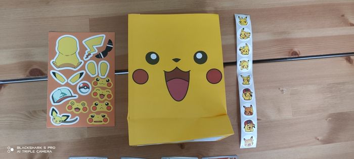 Anniversaire pokémon : sachet Pikachu avec petit cadeau et cartes - photo numéro 6