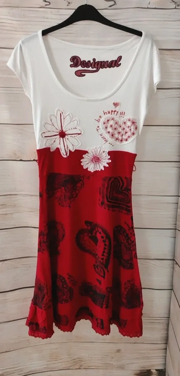 Robe longue Desigual taille S rouge et blanche motifs cœurs Femme