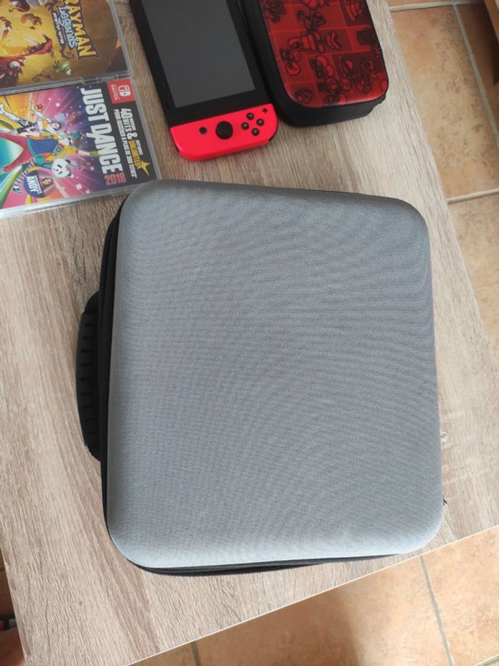 Nintendo Switch avec jeux et pochettes - photo numéro 6