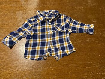 Chemise bleue jaune et blanche