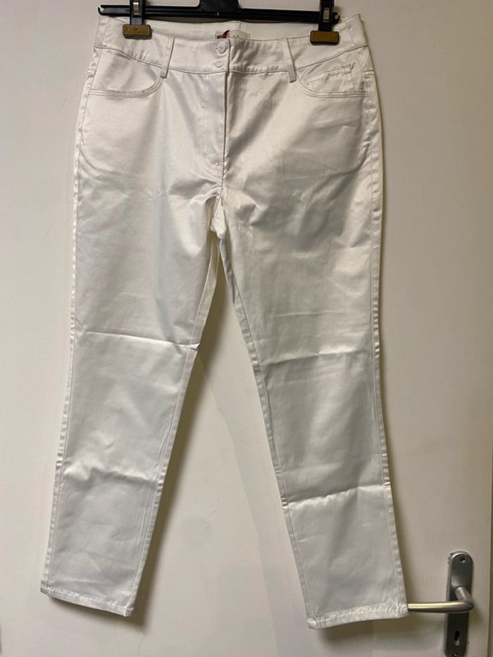 Superbe pantalon neuf blanc effet brillant Mais il est où le soleil taille 40 - photo numéro 2