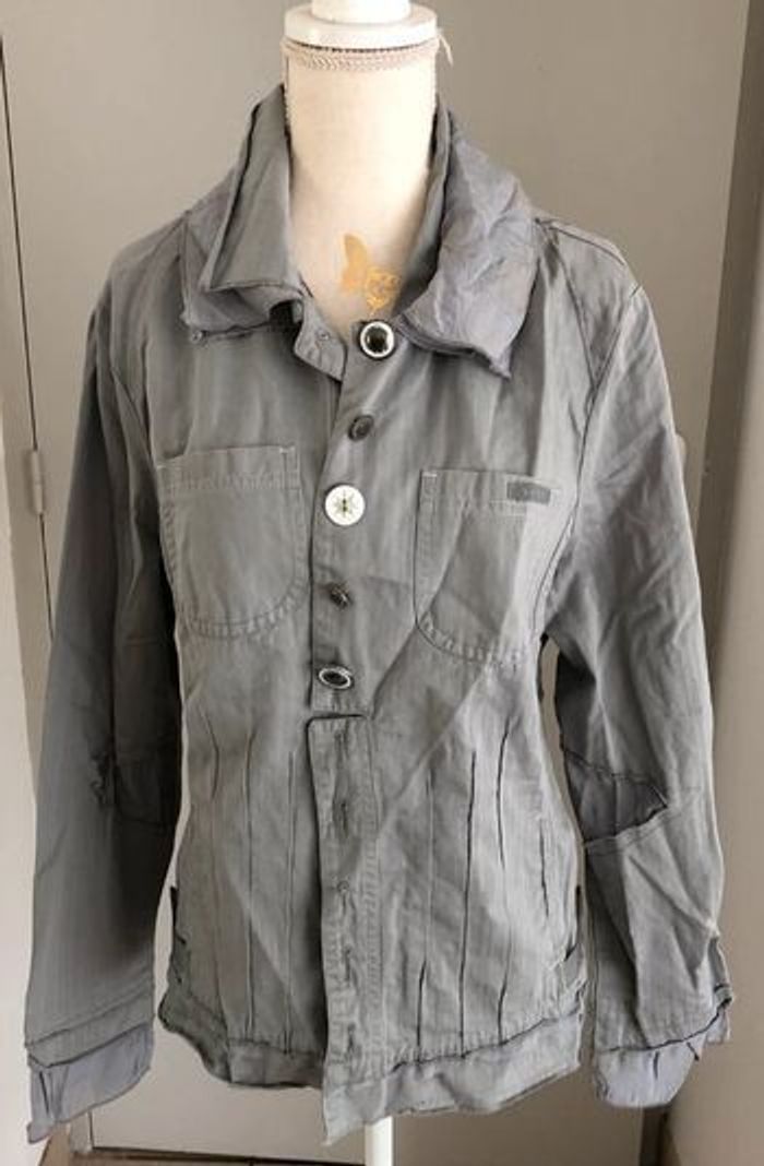 Veste légère, marque Voodoo, motifs dorés, grise, neuve, taille 40 - photo numéro 10