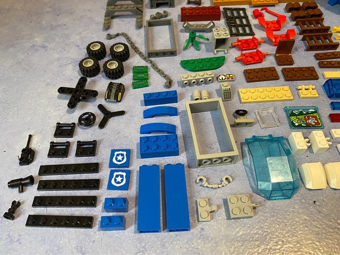 Lego junior city 10751 La course-poursuite à la montagne - photo numéro 14