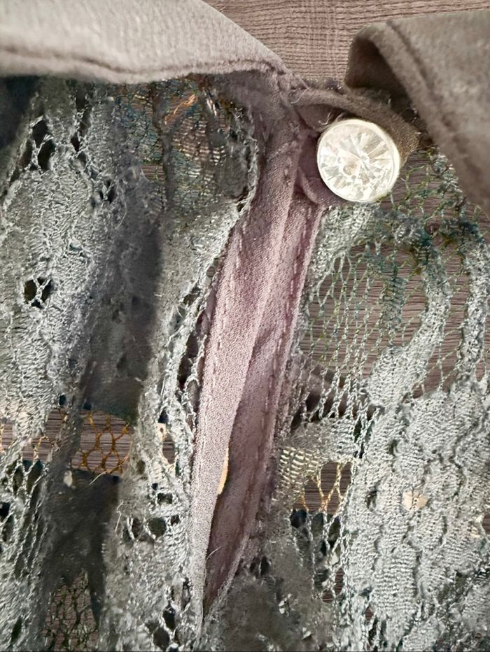 Top sans manches avec col noir en dentelle taille 40 L - photo numéro 4