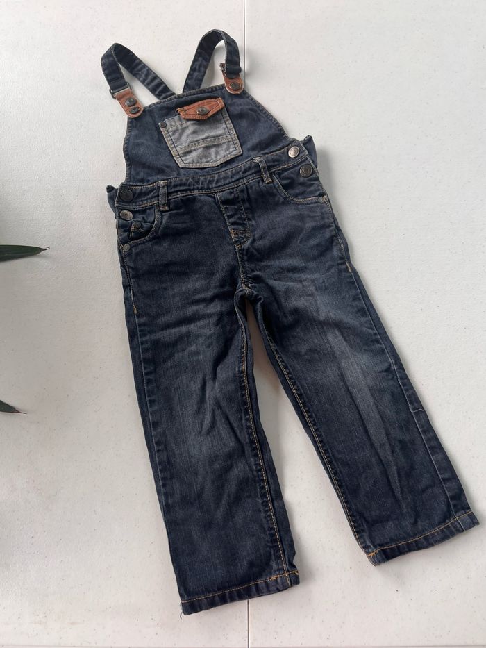 Salopette la redoute en jeans  taille 3 ans 94 cm Très bon état    Prix sur les lots               #bebefille6mois   #bebegarcon #naissance #naissancegarcon #nourrisson #maternité #sacfemme #grossesse #ensemblebebe #prixnegociable #prixlots #chauffebibero