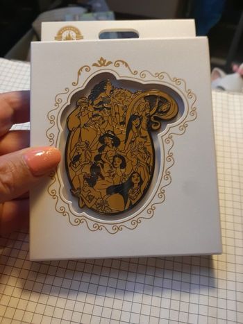 Pins Disney shopdisney