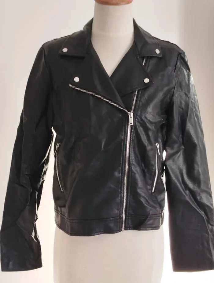 Joli blouson noir Kiabi taille M ado