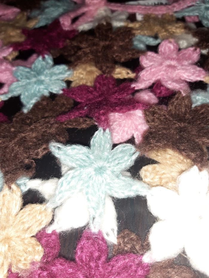 Superbe châle poncho crochet fleurs h&m 4-6 ans original - photo numéro 2