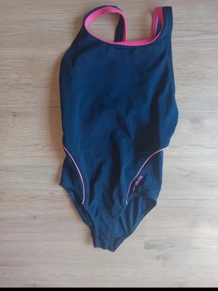 Maillot de bain bleu marine liseret rose nabaiji 8 ans