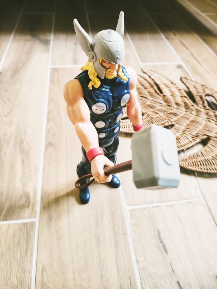 💫Thor et son marteau - Figurine 30cm - Avengers Marvel - marque Hasbro - photo numéro 2