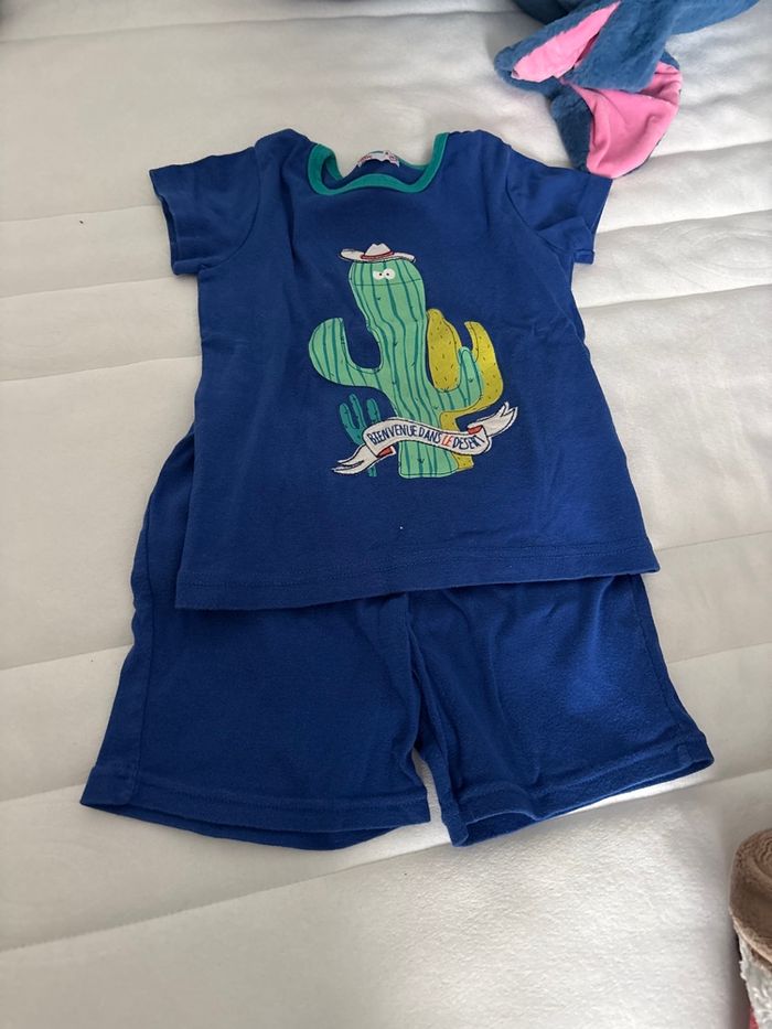 Lot de vêtements - photo numéro 2