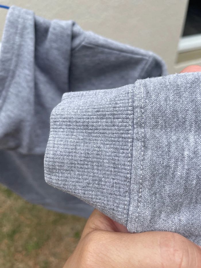 Très beau sweat-shirt Genova taille 5/6 ans - photo numéro 7