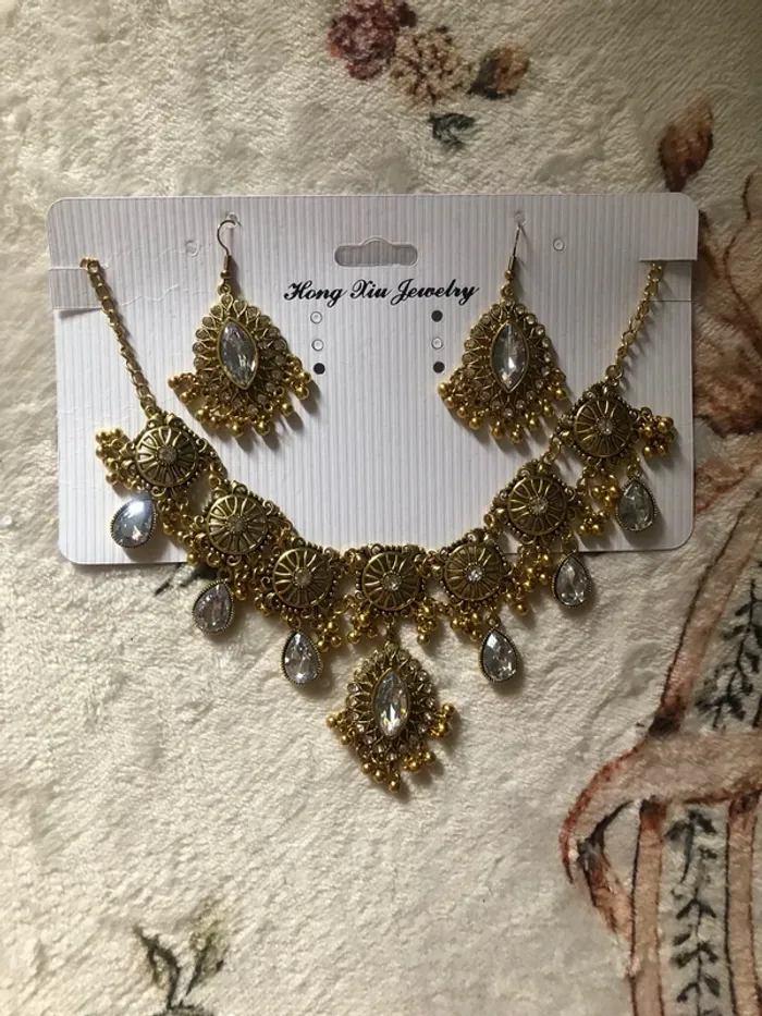 Ensemble parure de bijoux collier et boucles d’oreilles - photo numéro 4
