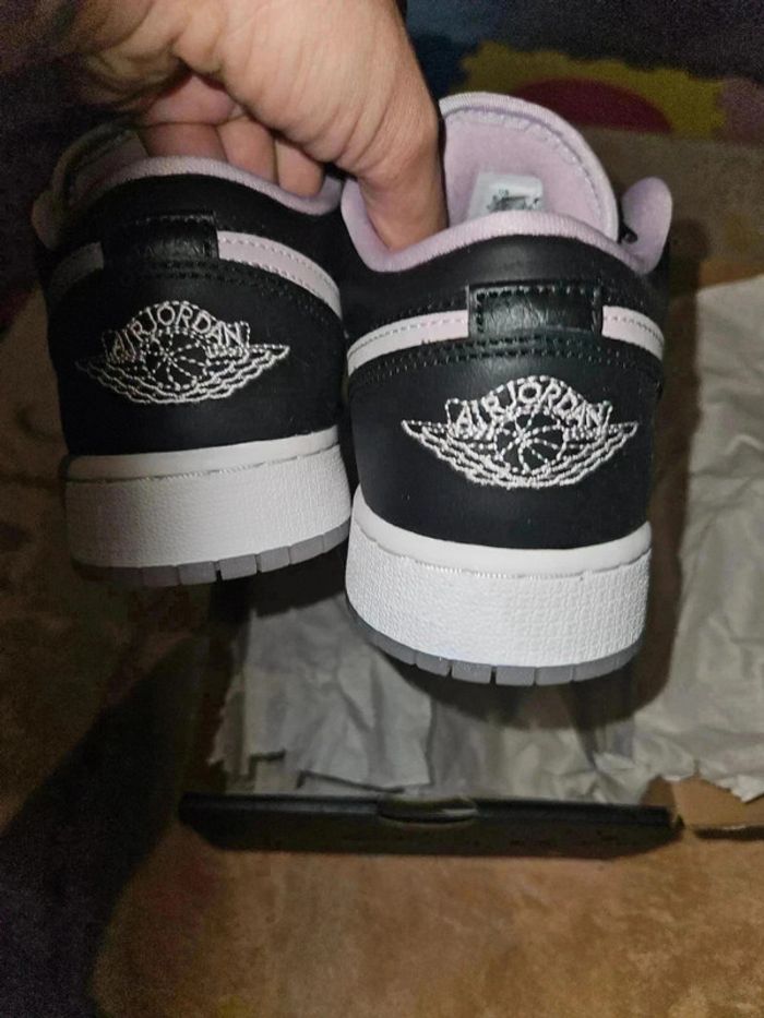 Nike Air Jordan 1 low Black lila Taille 39 - photo numéro 3