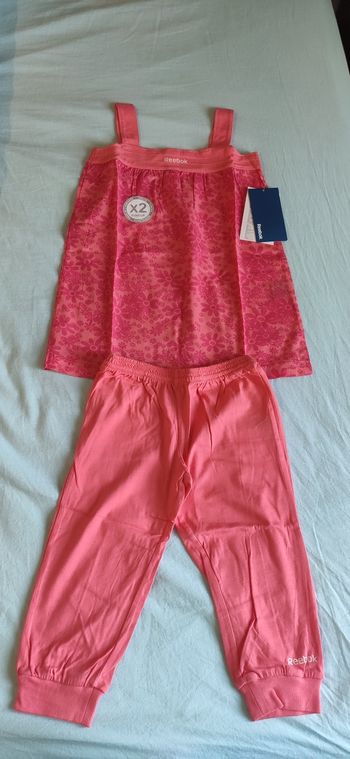 Ensemble  fille Reebok 4 an neuf.