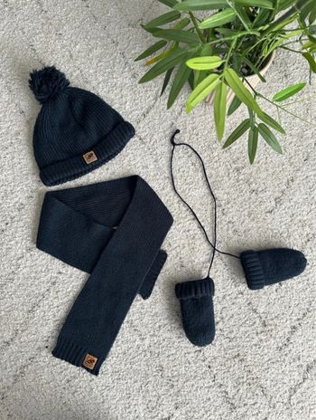 Ensemble bonnet/écharpes/gants
