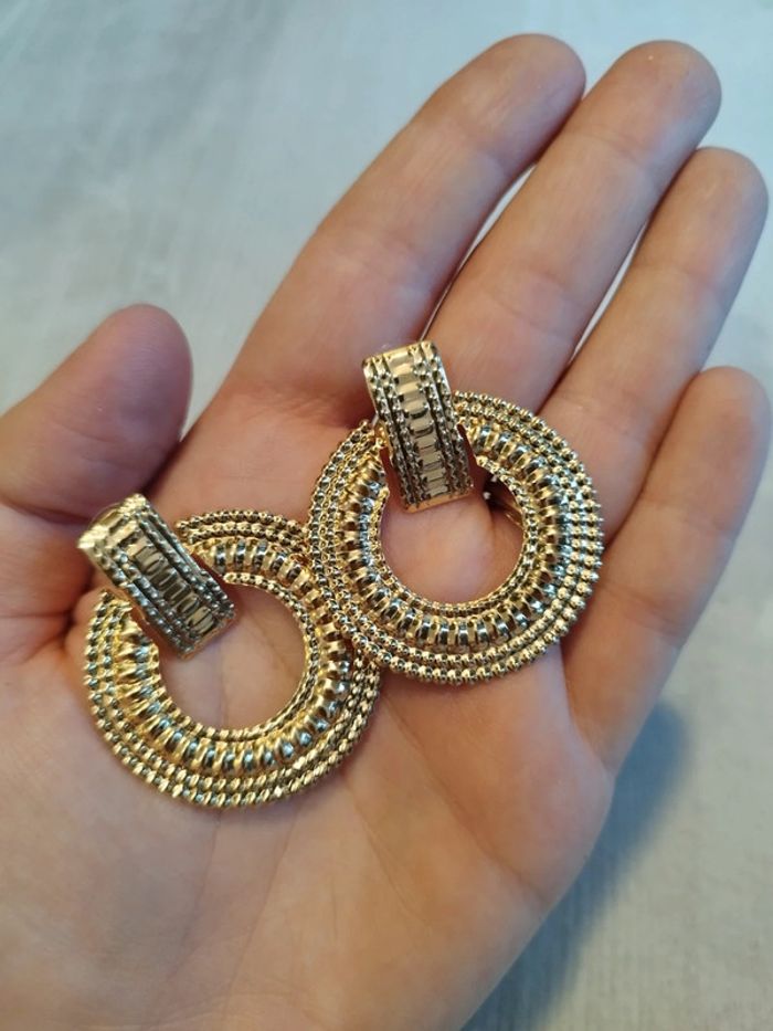 Très jolies boucles d'oreilles neuves dorées - photo numéro 2