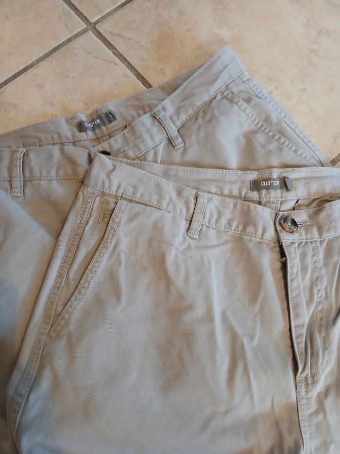 Lot 2 pantalons taille 42