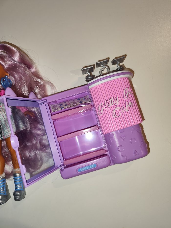 Poupée lol omg faux ongles - photo numéro 4