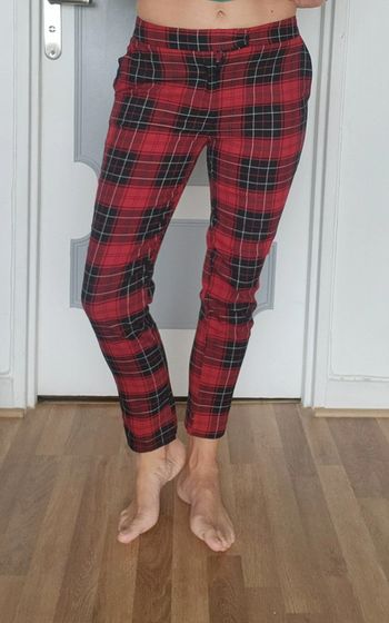 Pantalon a carreaux rouge et noir Taille 36